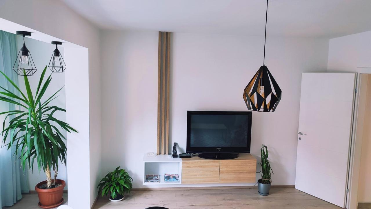 Appartamento Apartman Lena Tuzla Esterno foto