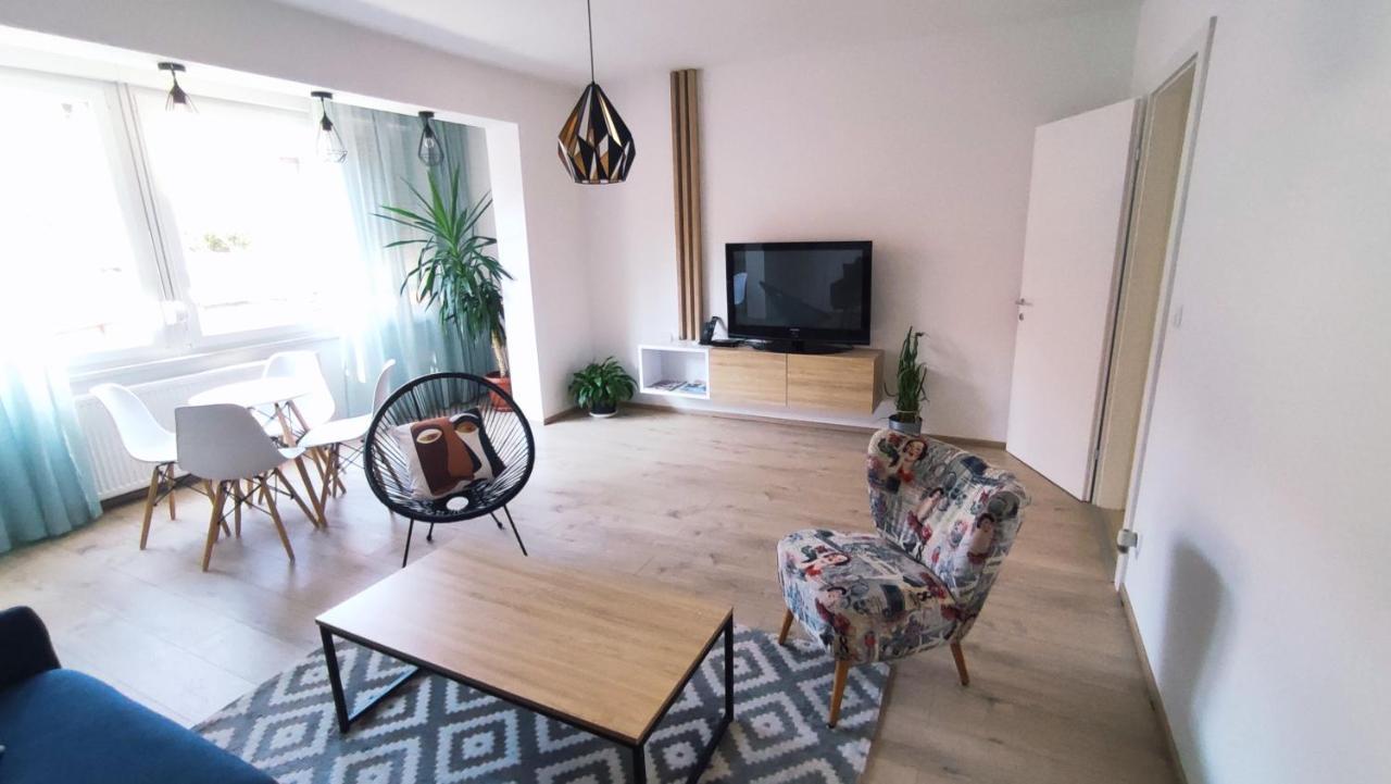 Appartamento Apartman Lena Tuzla Esterno foto
