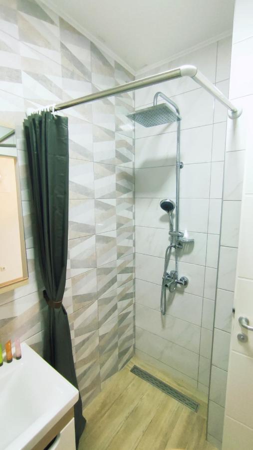 Appartamento Apartman Lena Tuzla Esterno foto
