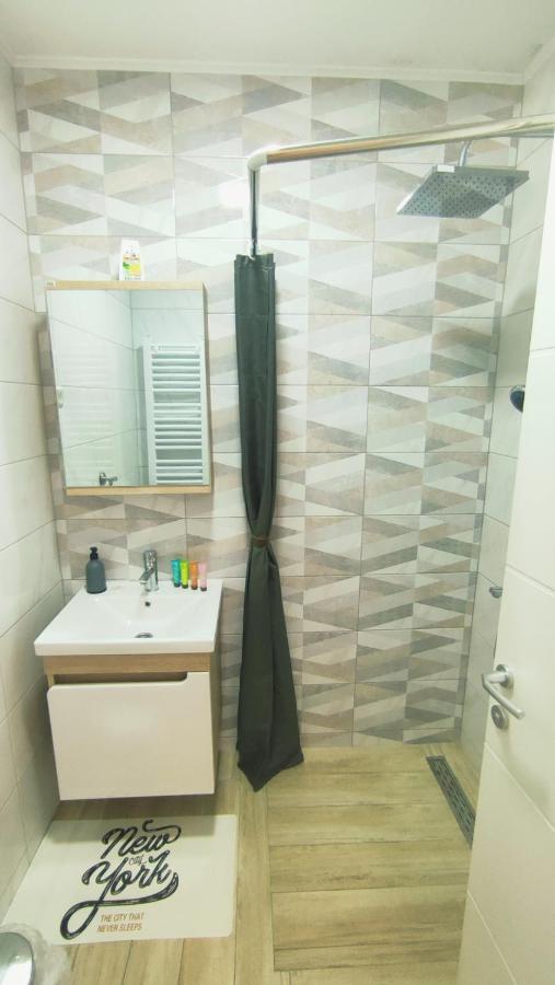 Appartamento Apartman Lena Tuzla Esterno foto